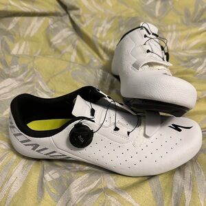 Specialized torch 1.0 boa road shoes.